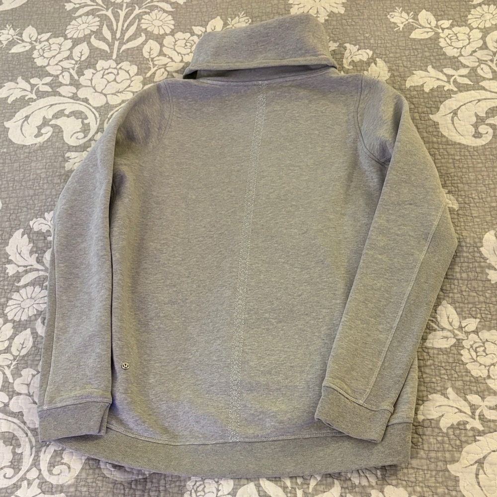 Lululemon Vintage Turtleneck Sweatshirt ~ Best for XS/S ~ Grey - Picture 7 of 8